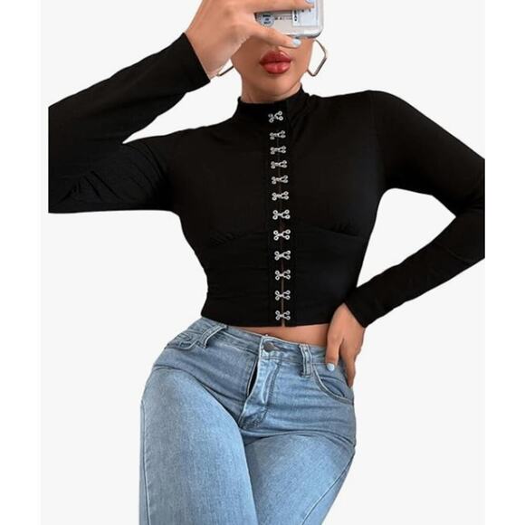 Unbranded Tops - Women's Black Long Sleeve Mock Neck Hook and Eye Closure Crop Top NWOT Size M
